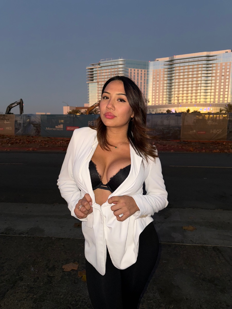 Take a pause and enjoy Ali Cruz — streaming from Alexandria