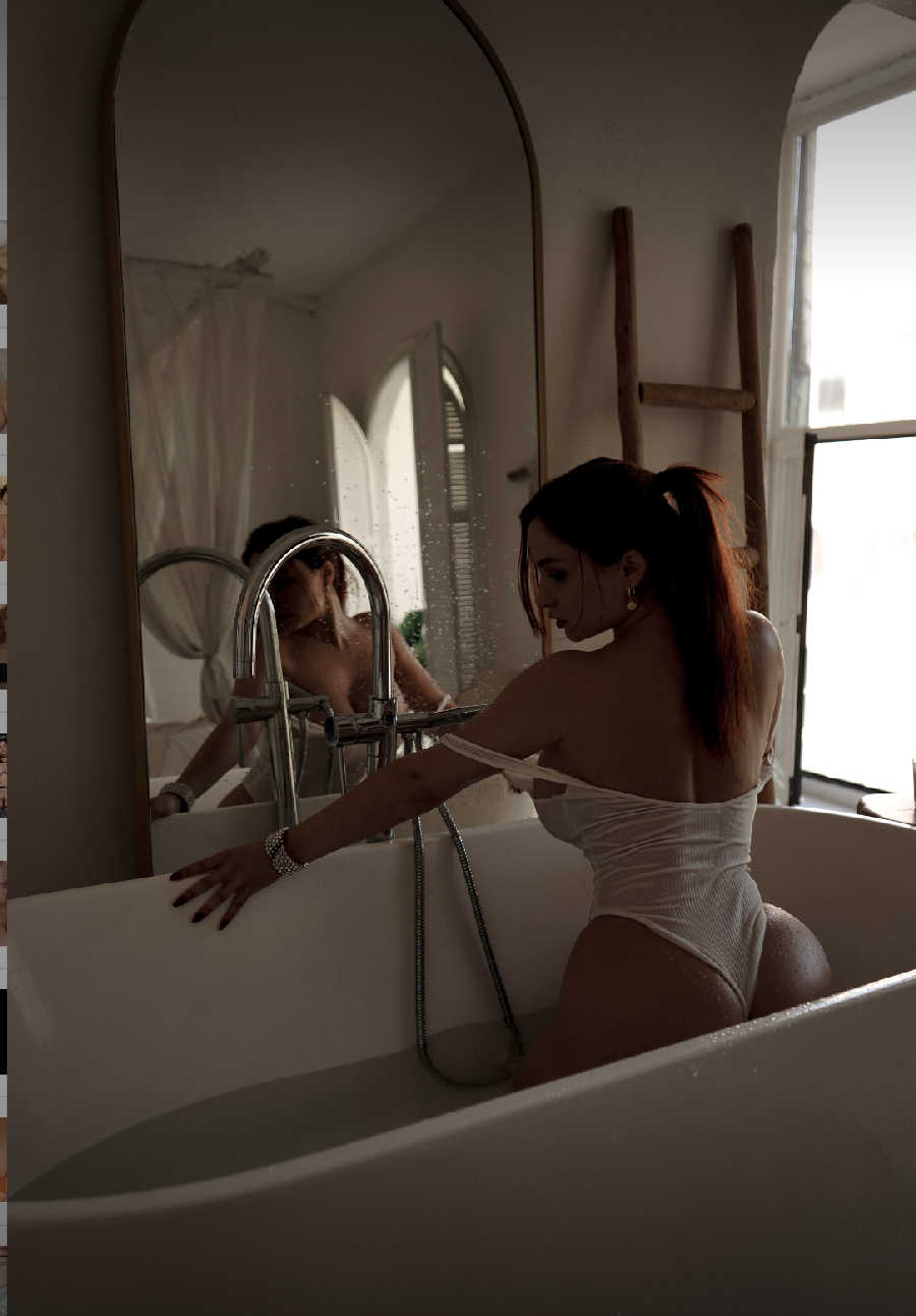 A playful frame from Miranda Faith nude — online in Alexandria