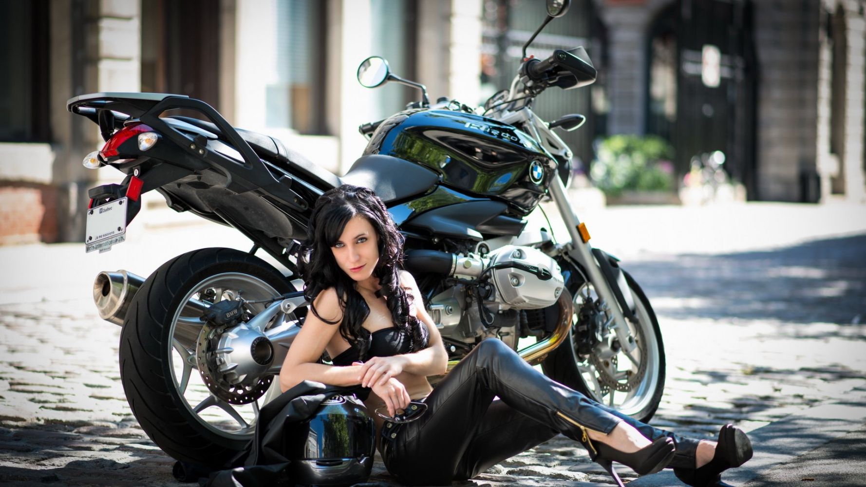 Fresh photos, fresh mood — European women on bikes online in Alexandria