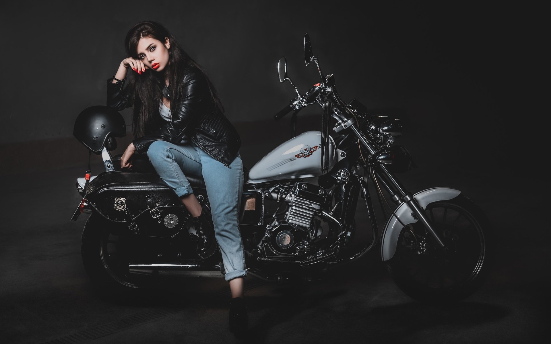 Biker girls: style and drive brings the glow — live moments in Alexandria