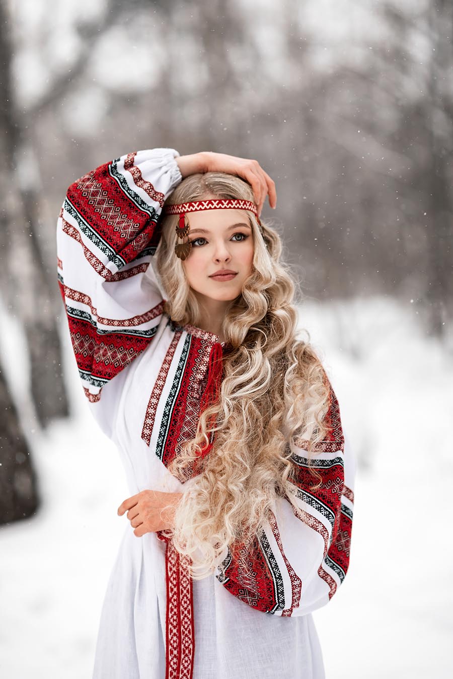 Slavic girls’s look of the day — catch her live in Alexandria