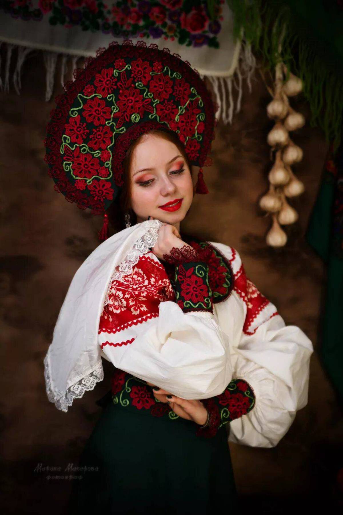 Women in Slavic costumes underwear in Alexandria