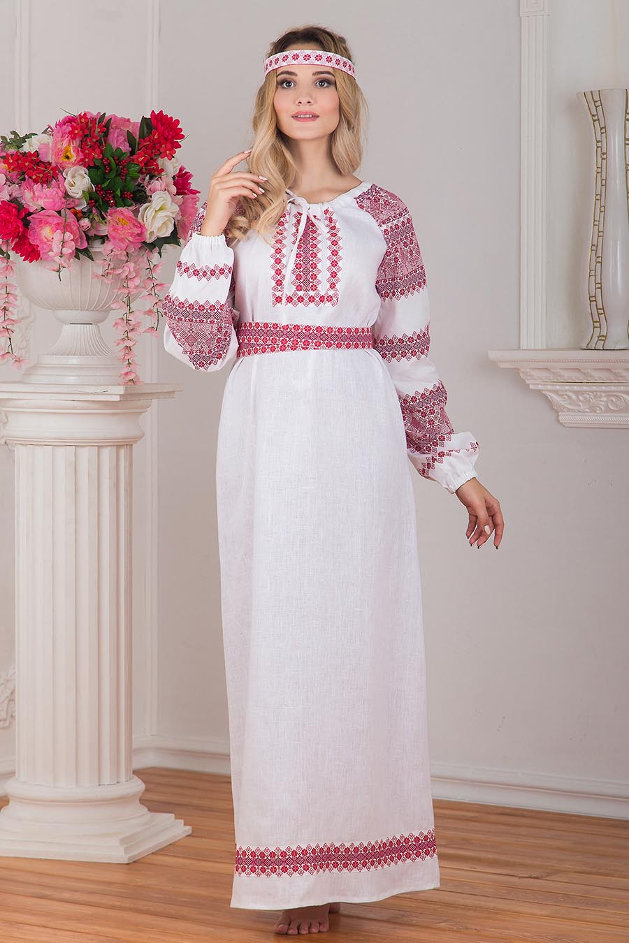 Women in Slavic costumes in Alexandria