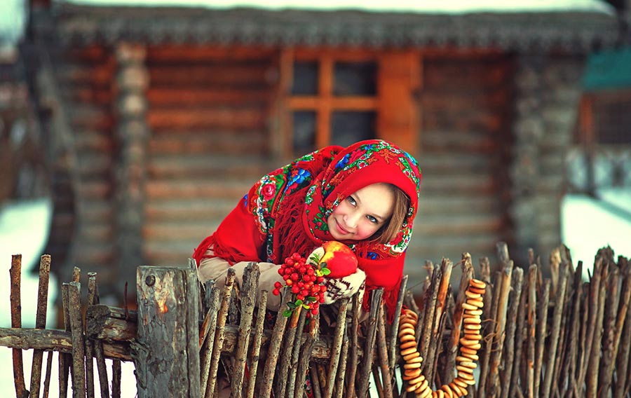 Sexy girl Women in Slavic costumes in Alexandria