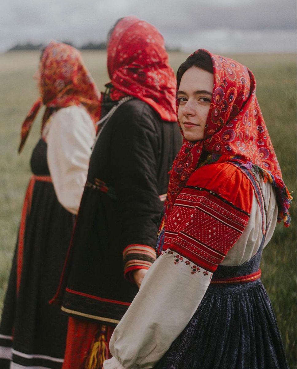 Women in Slavic costumes in Alexandria