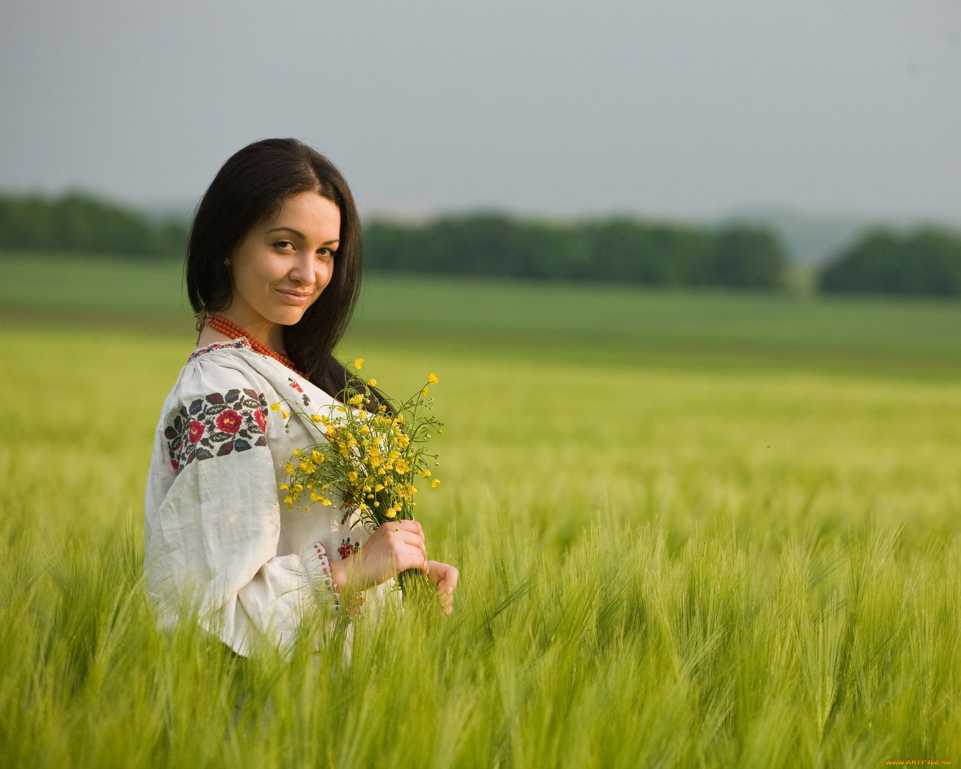 Women in Slavic costumes in Alexandria