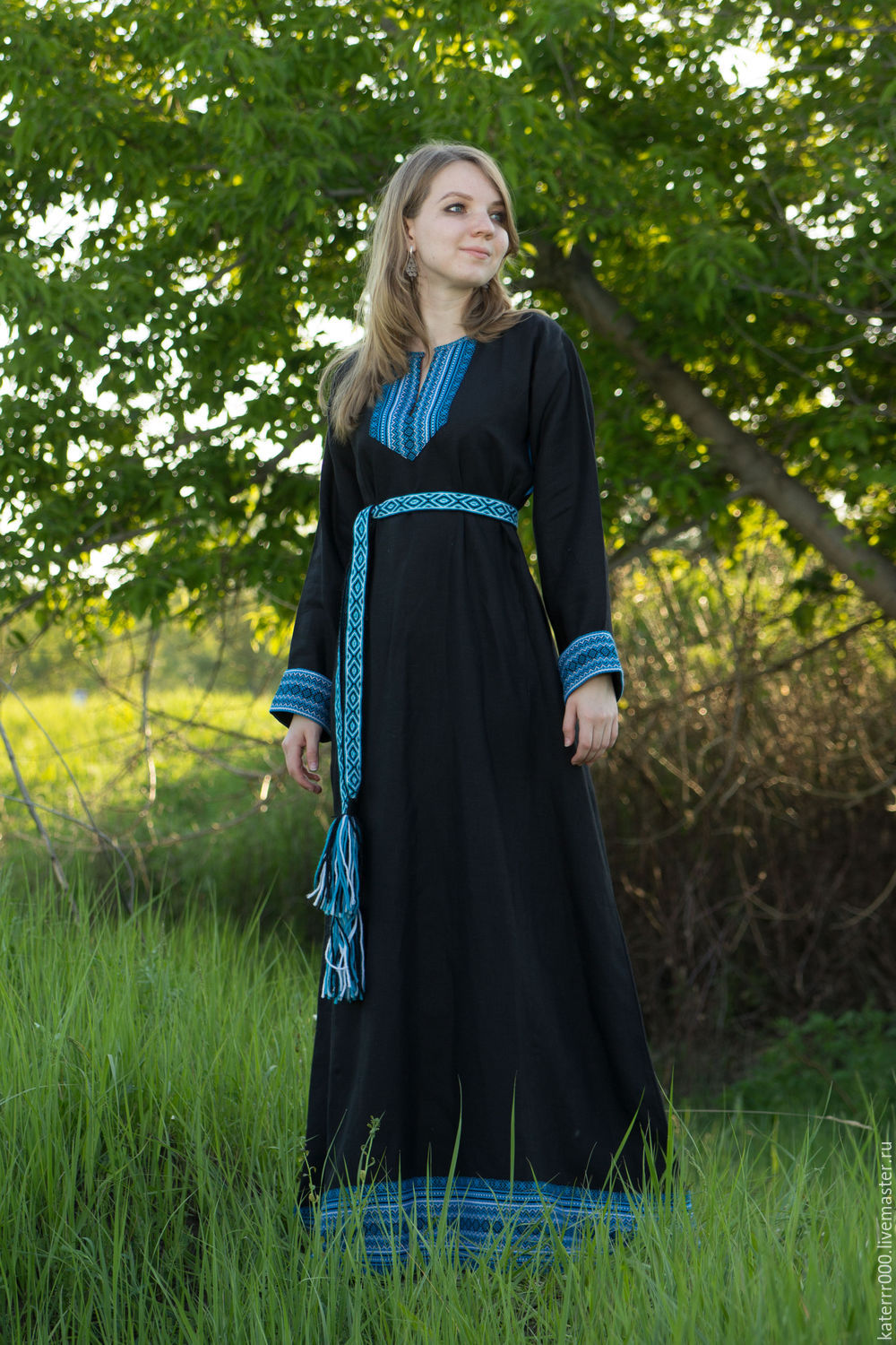 Women in Slavic costumes in Alexandria