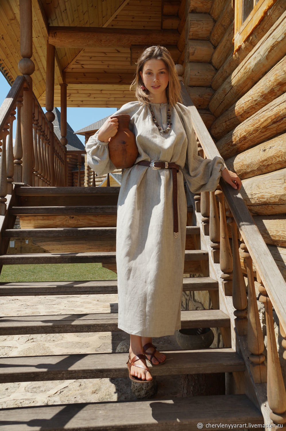 Girls in Slavic costumes in Alexandria