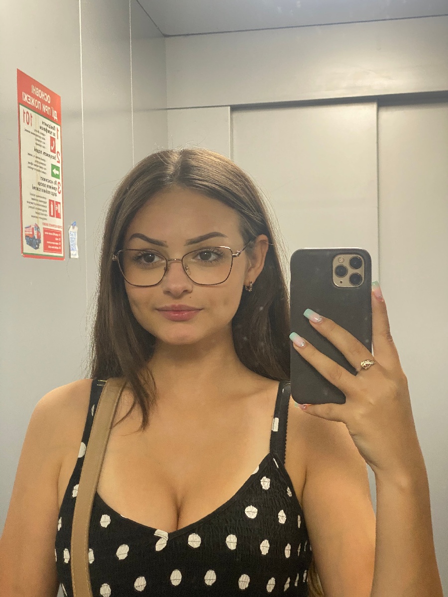 Sexy model Stacy in Alexandria